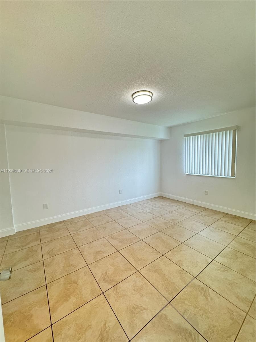 KEYSTONE COURTS CONDO · #E110 in Miami - Photo 14