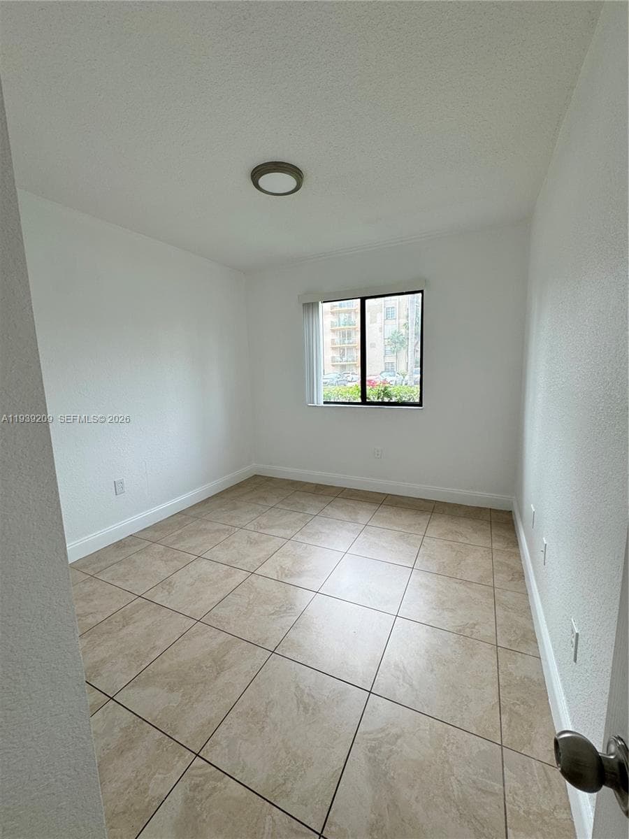 KEYSTONE COURTS CONDO · #E110 in Miami - Photo 18