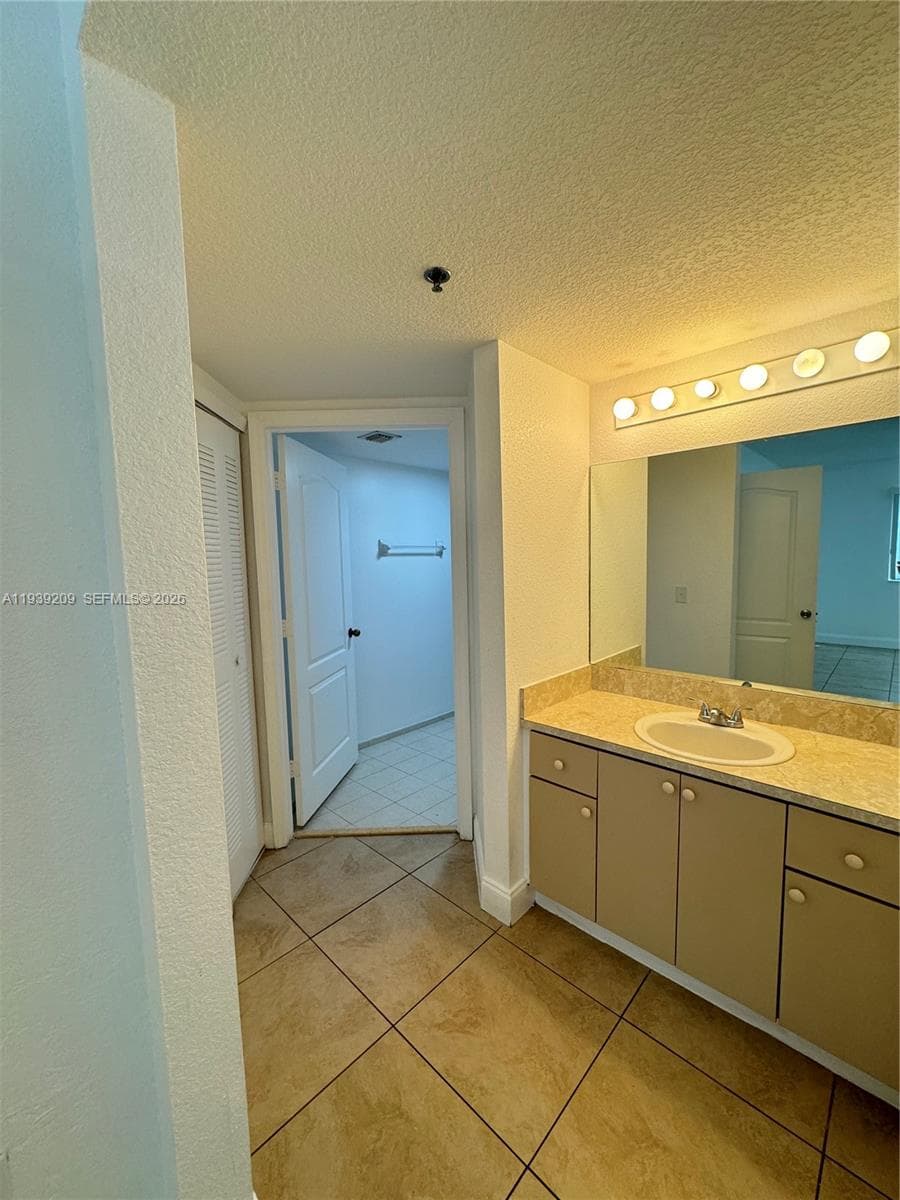 KEYSTONE COURTS CONDO · #E110 in Miami - Photo 15