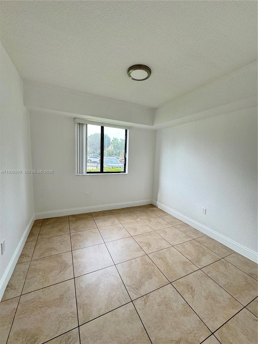 KEYSTONE COURTS CONDO · #E110 in Miami - Photo 19