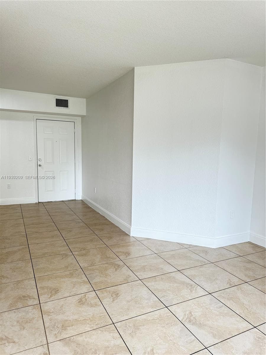 KEYSTONE COURTS CONDO · #E110 in Miami - Photo 8