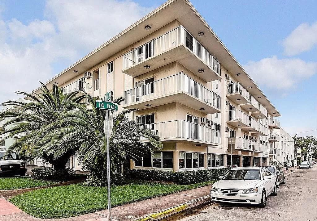 PENN MANOR CONDO · #210 in Miami Beach - Photo 1
