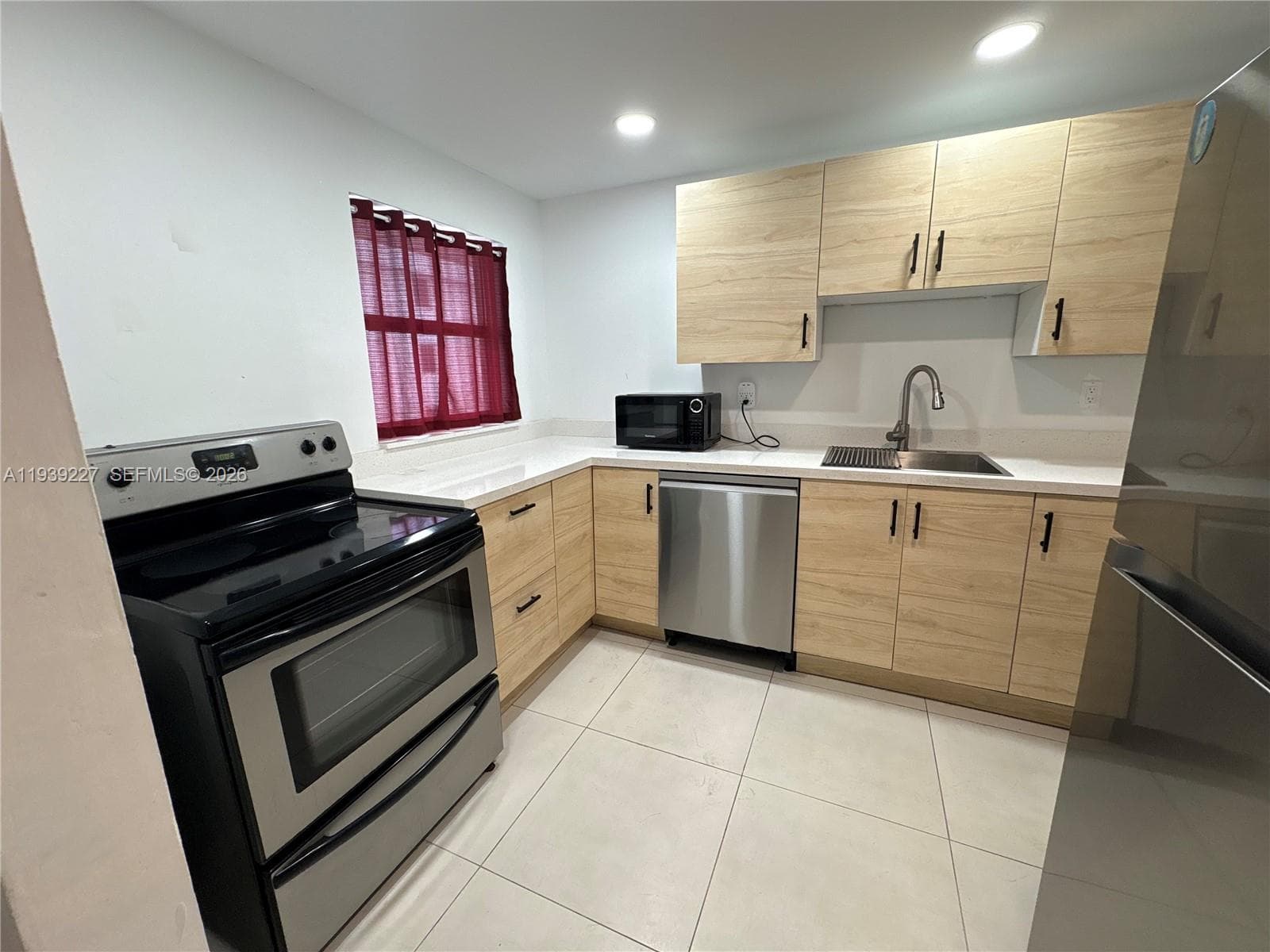 LINCOLN WEST TOWERS CONDO · #402 in Miami Beach - Photo 8
