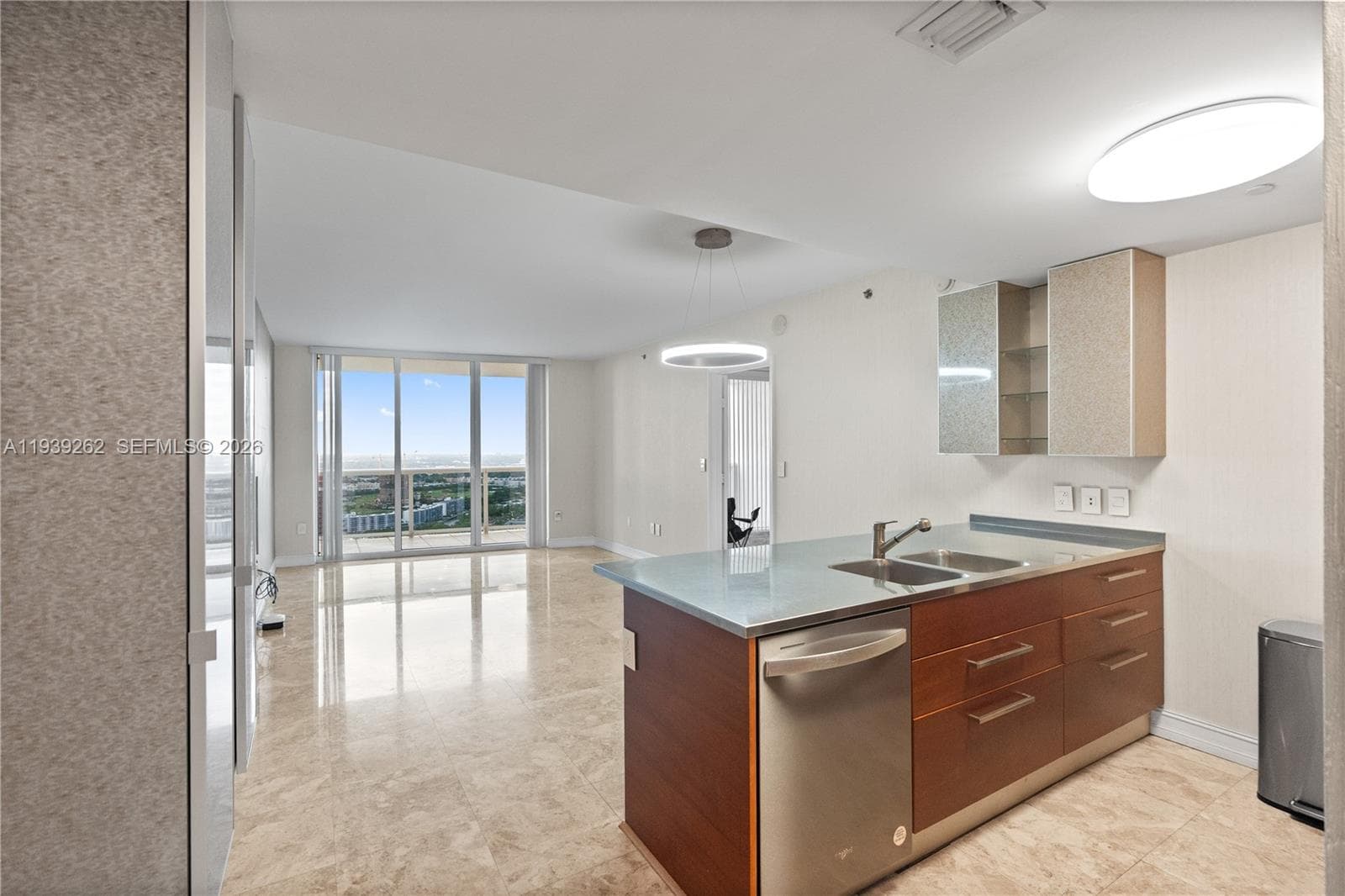 BEACH CLUB CONDO · #4109 in Hallandale Beach - Photo 1