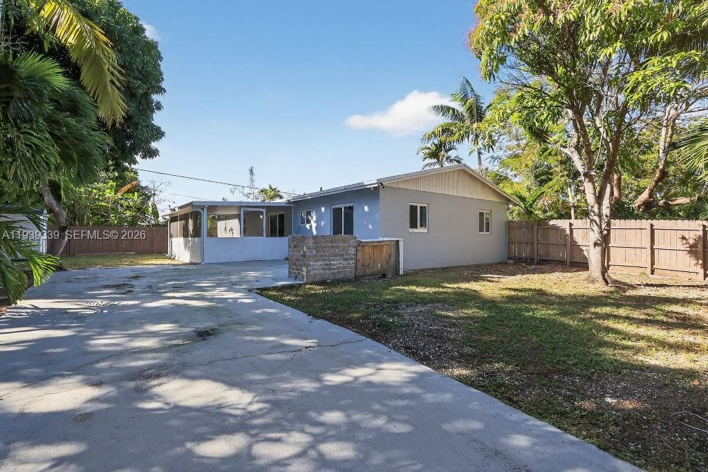 9900 SW 164th Ter photo 5
