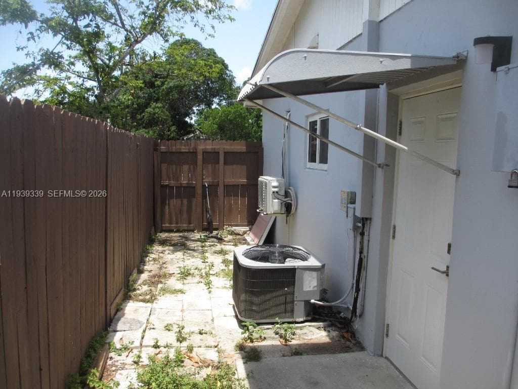 9900 SW 164th Ter photo 44