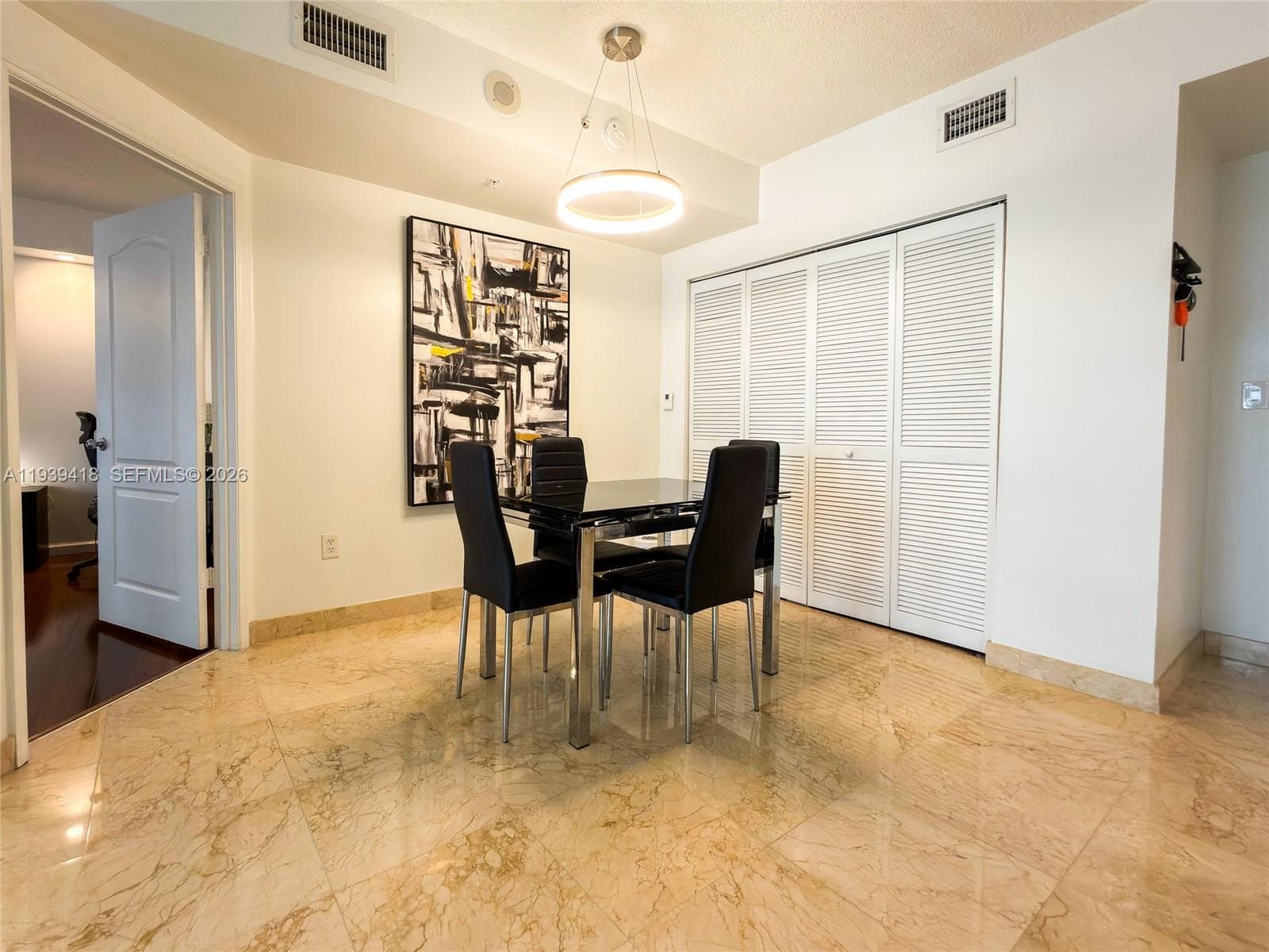 Blue Lagoon condominium · #906 in Miami - Photo 2