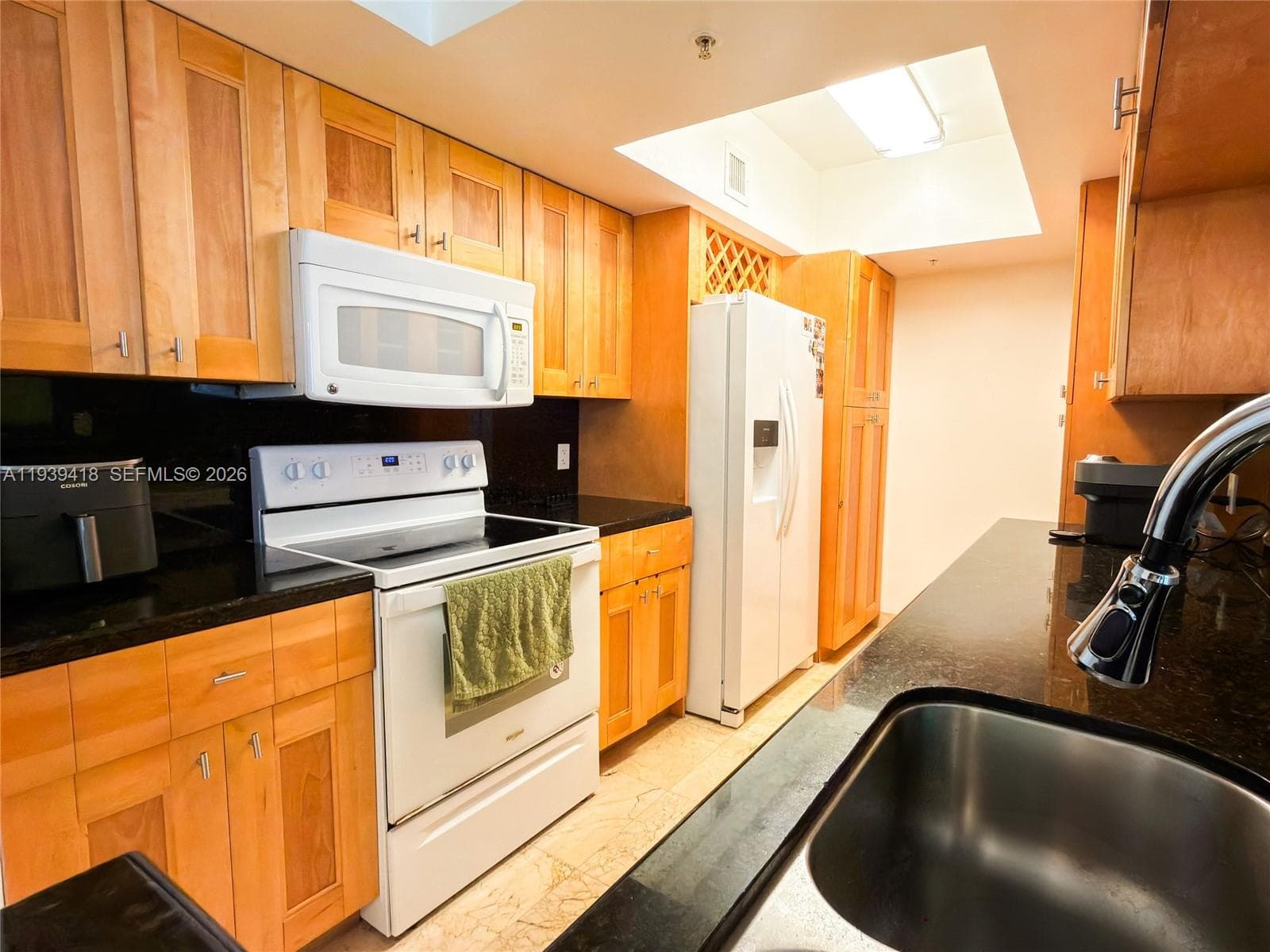 Blue Lagoon condominium · #906 in Miami - Photo 6