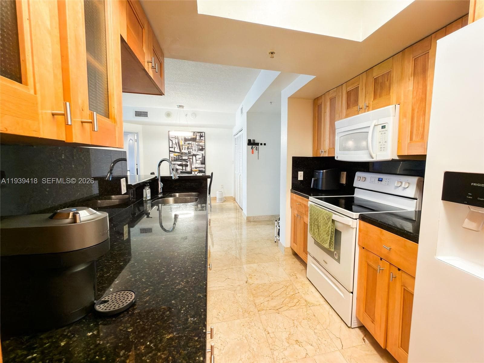 Blue Lagoon condominium · #906 in Miami - Photo 7