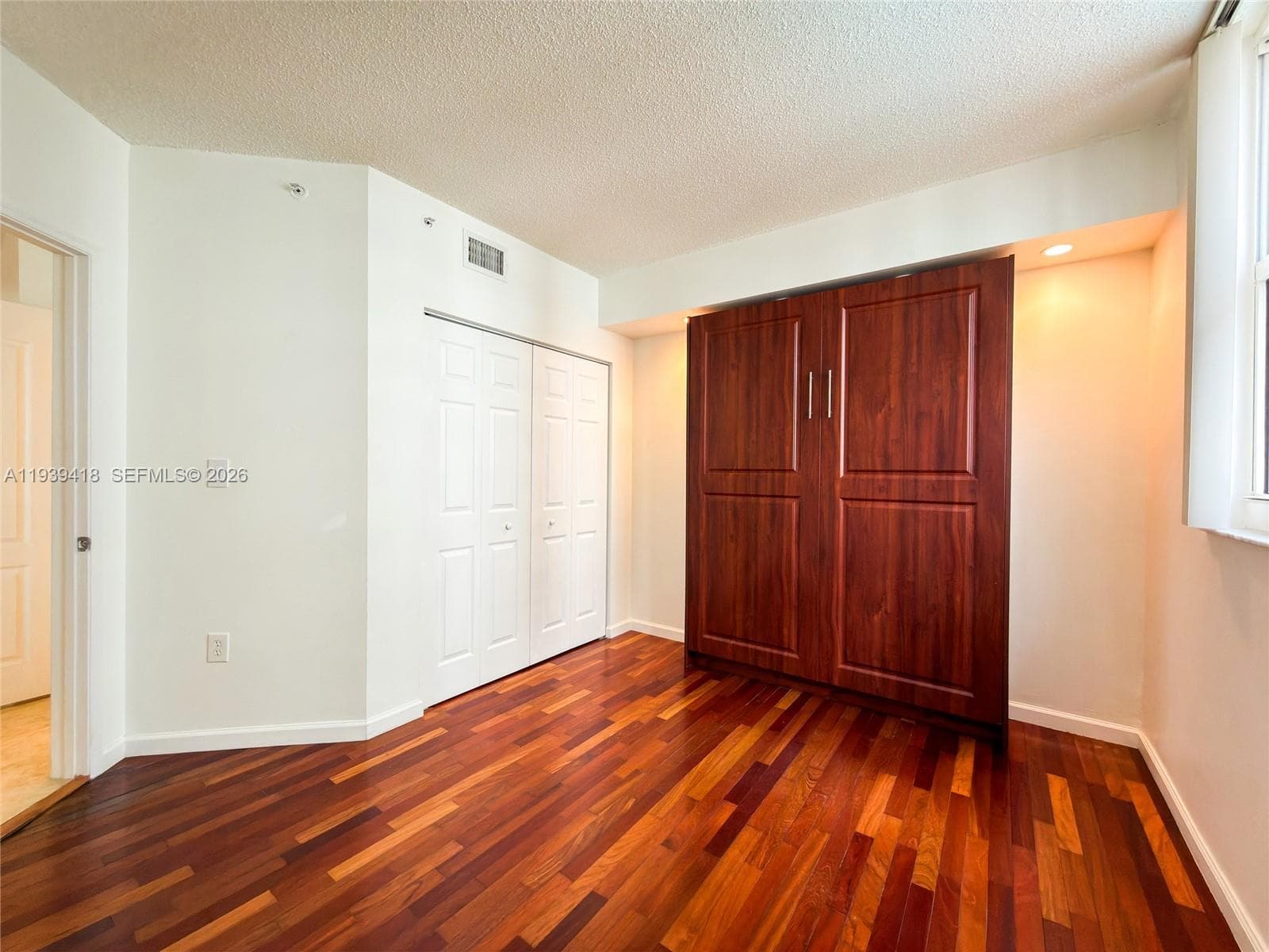Blue Lagoon condominium · #906 in Miami - Photo 11