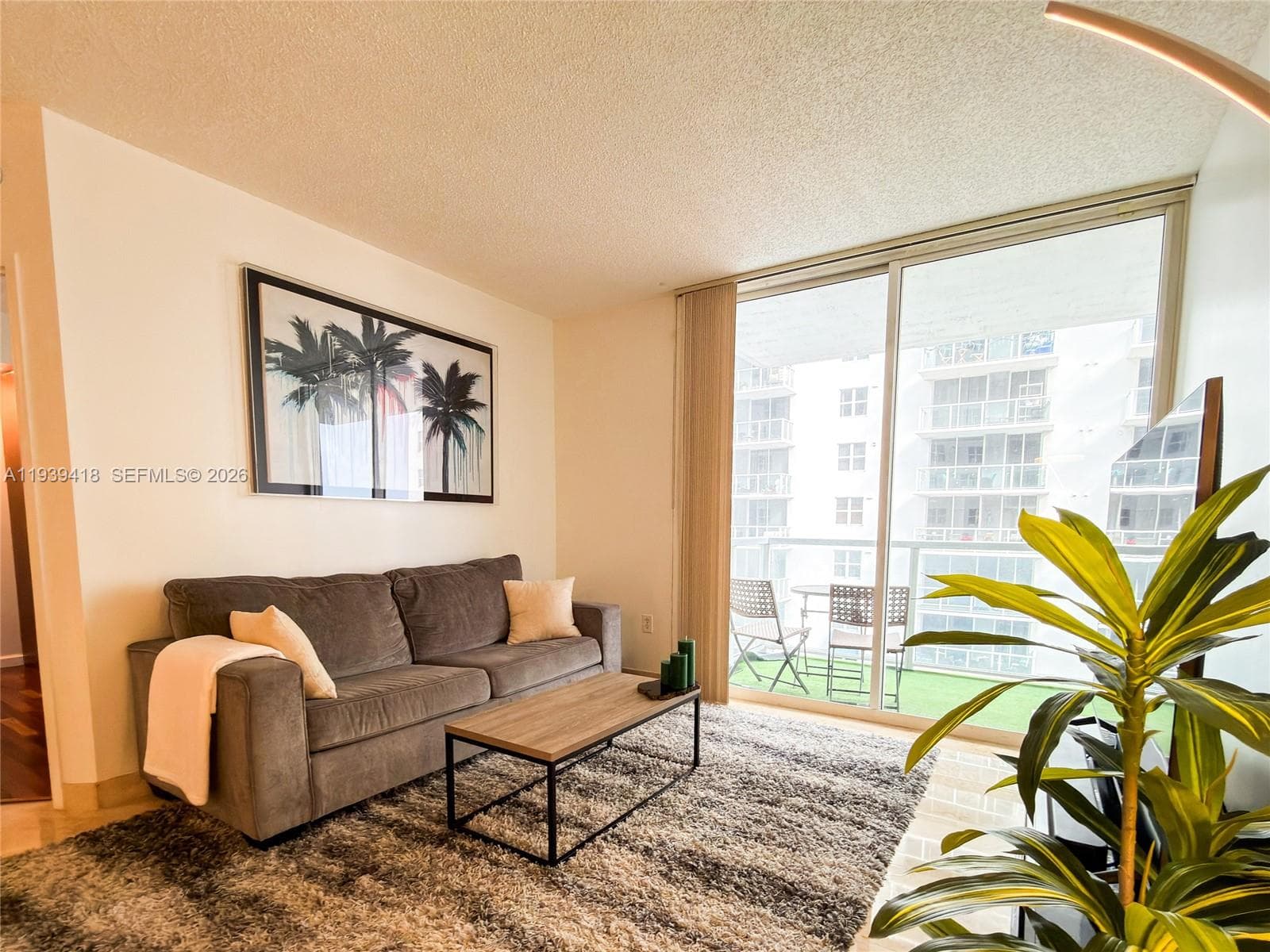 Blue Lagoon condominium · #906 in Miami - Photo 4