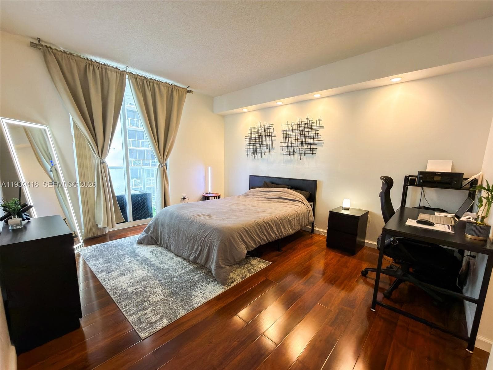 Blue Lagoon condominium · #906 in Miami - Photo 8