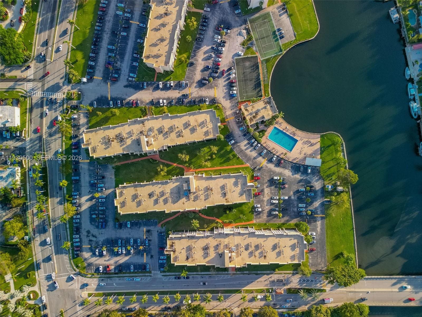 Desoto · #411 in Hallandale Beach - Photo 32