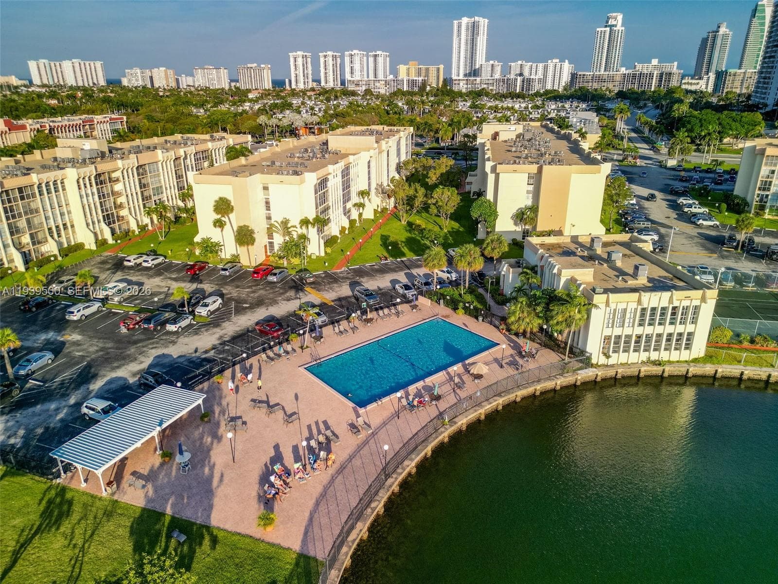 Desoto · #411 in Hallandale Beach - Photo 28