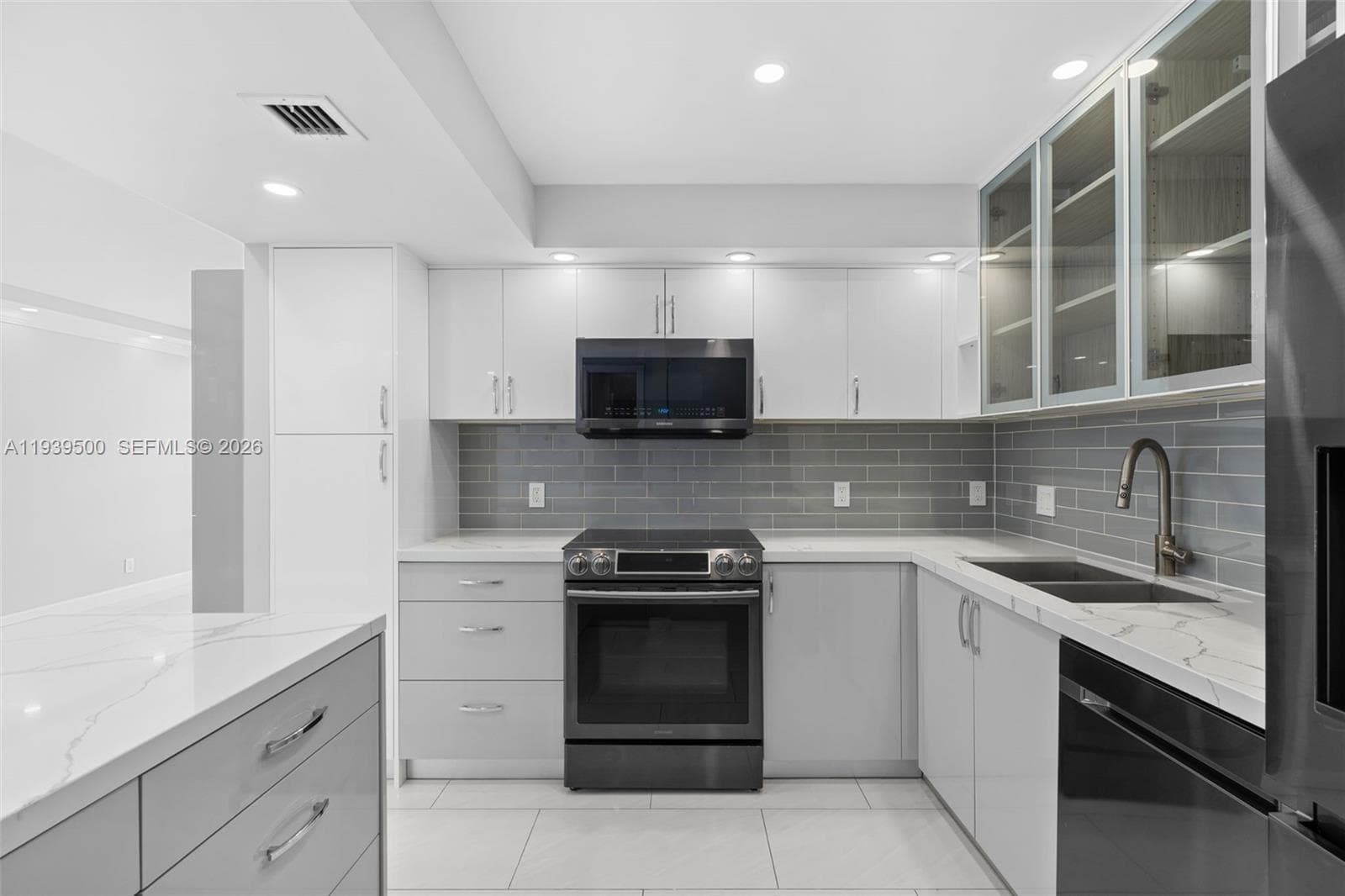 Desoto · #411 in Hallandale Beach - Photo 9