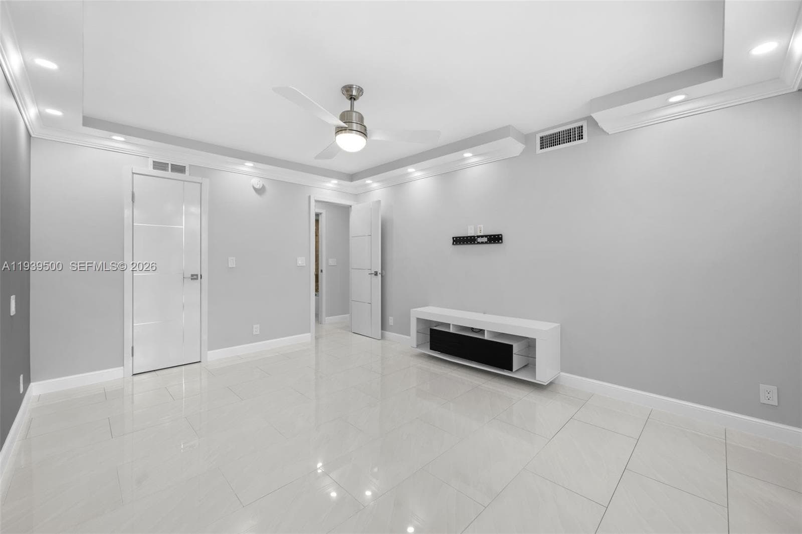Desoto · #411 in Hallandale Beach - Photo 18