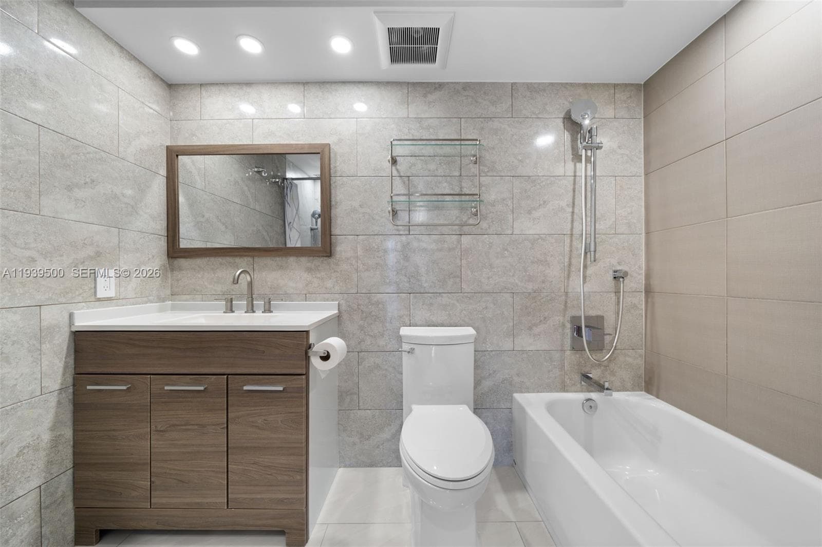 Desoto · #411 in Hallandale Beach - Photo 19