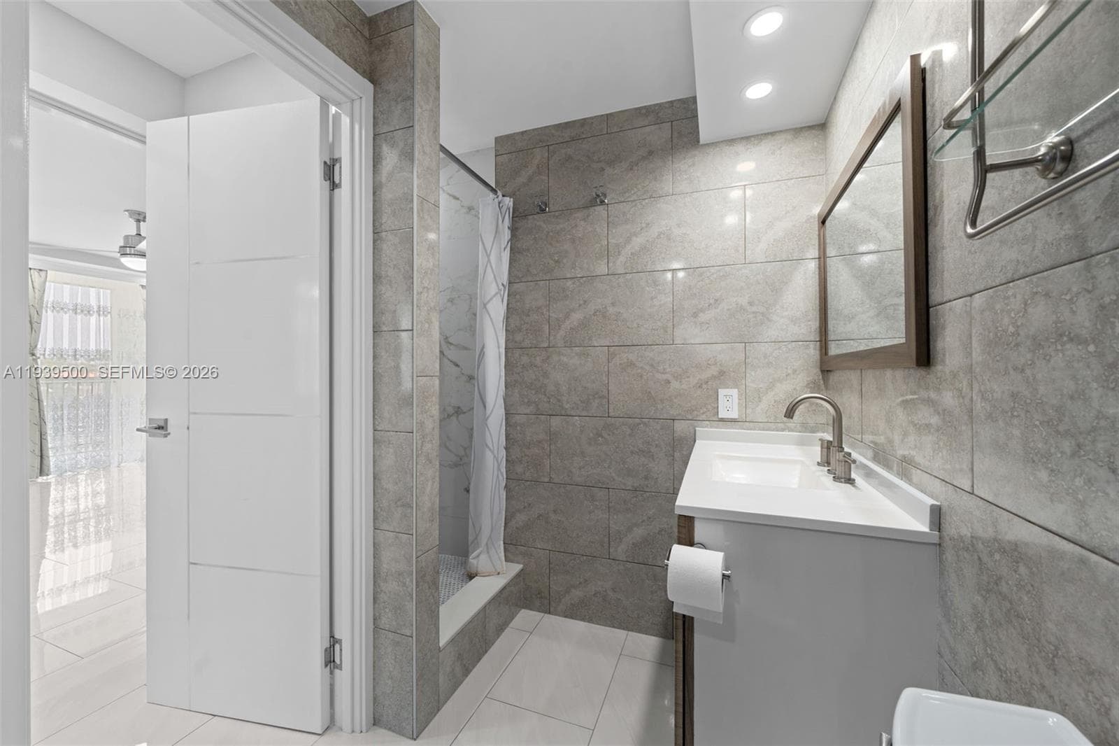 Desoto · #411 in Hallandale Beach - Photo 21