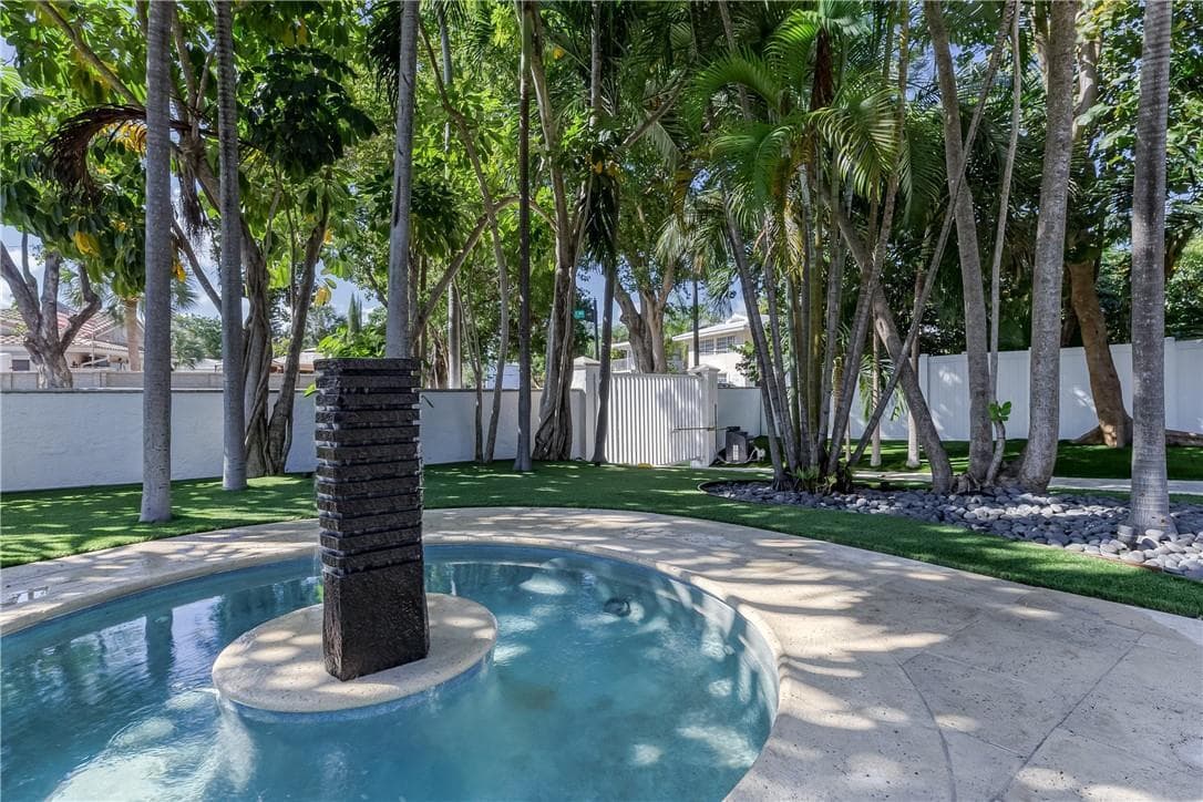Fountain and Electric Front Entry Gate!