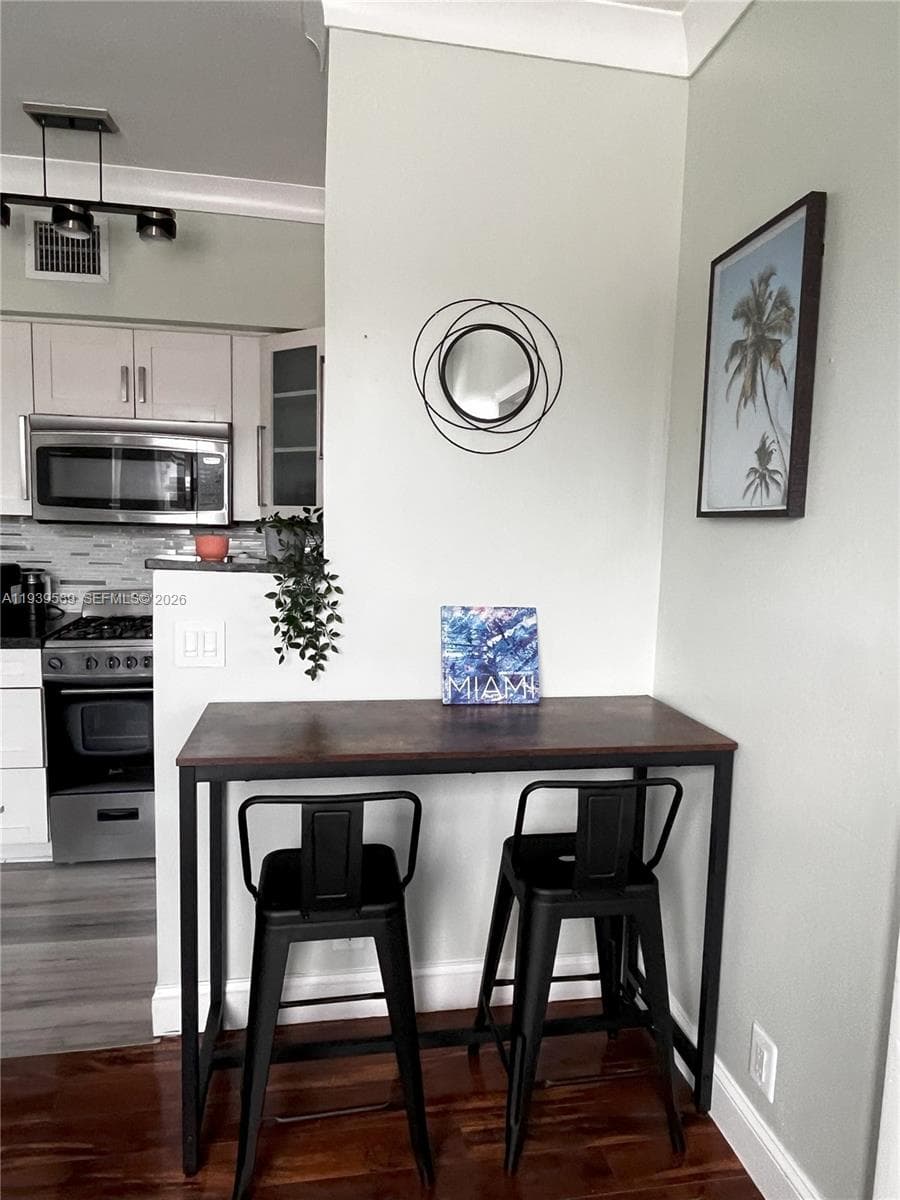 WINDSOR PLAZA CONDO · #301 in Miami Beach - Photo 2