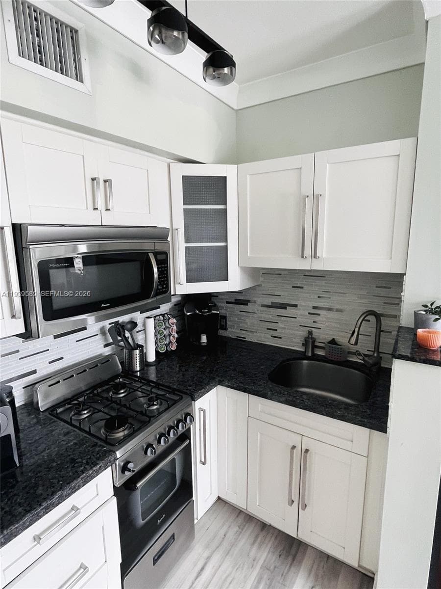 WINDSOR PLAZA CONDO · #301 in Miami Beach - Photo 3