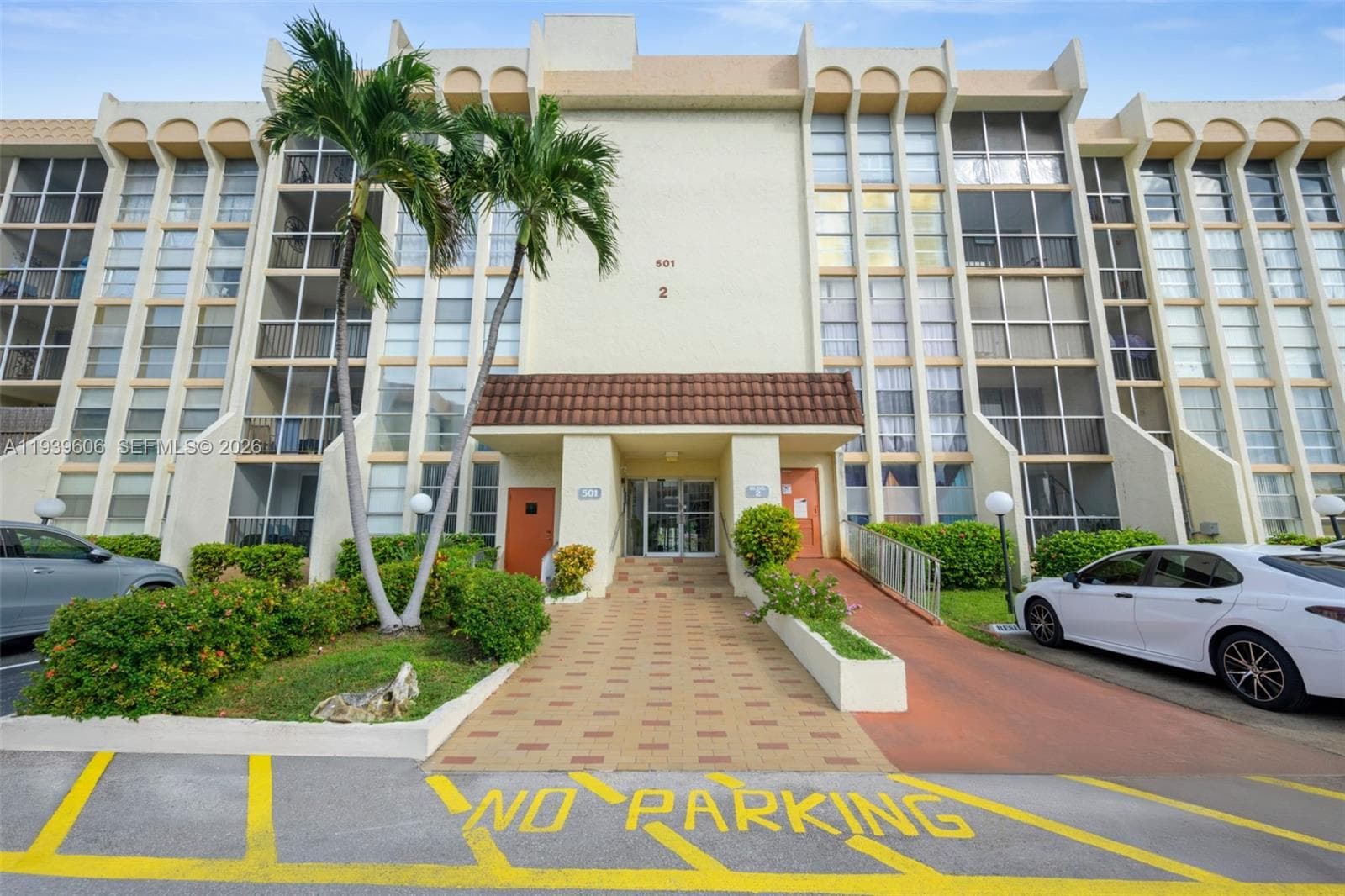 DESOTO PARK CONDO · #220 in Hallandale Beach - Photo 23