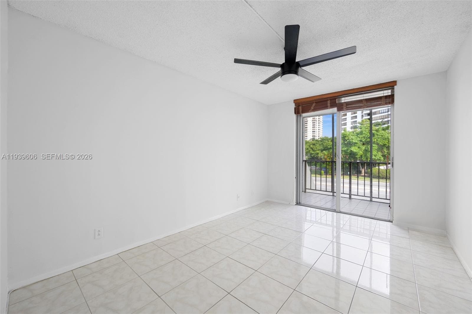 DESOTO PARK CONDO · #220 in Hallandale Beach - Photo 8
