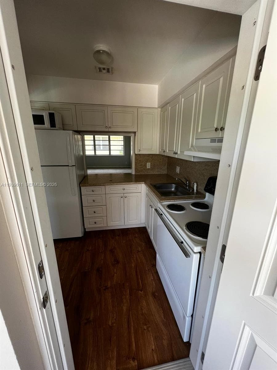 SUNNY COURT APTS CONDO · #203 in Pompano Beach - Photo 3
