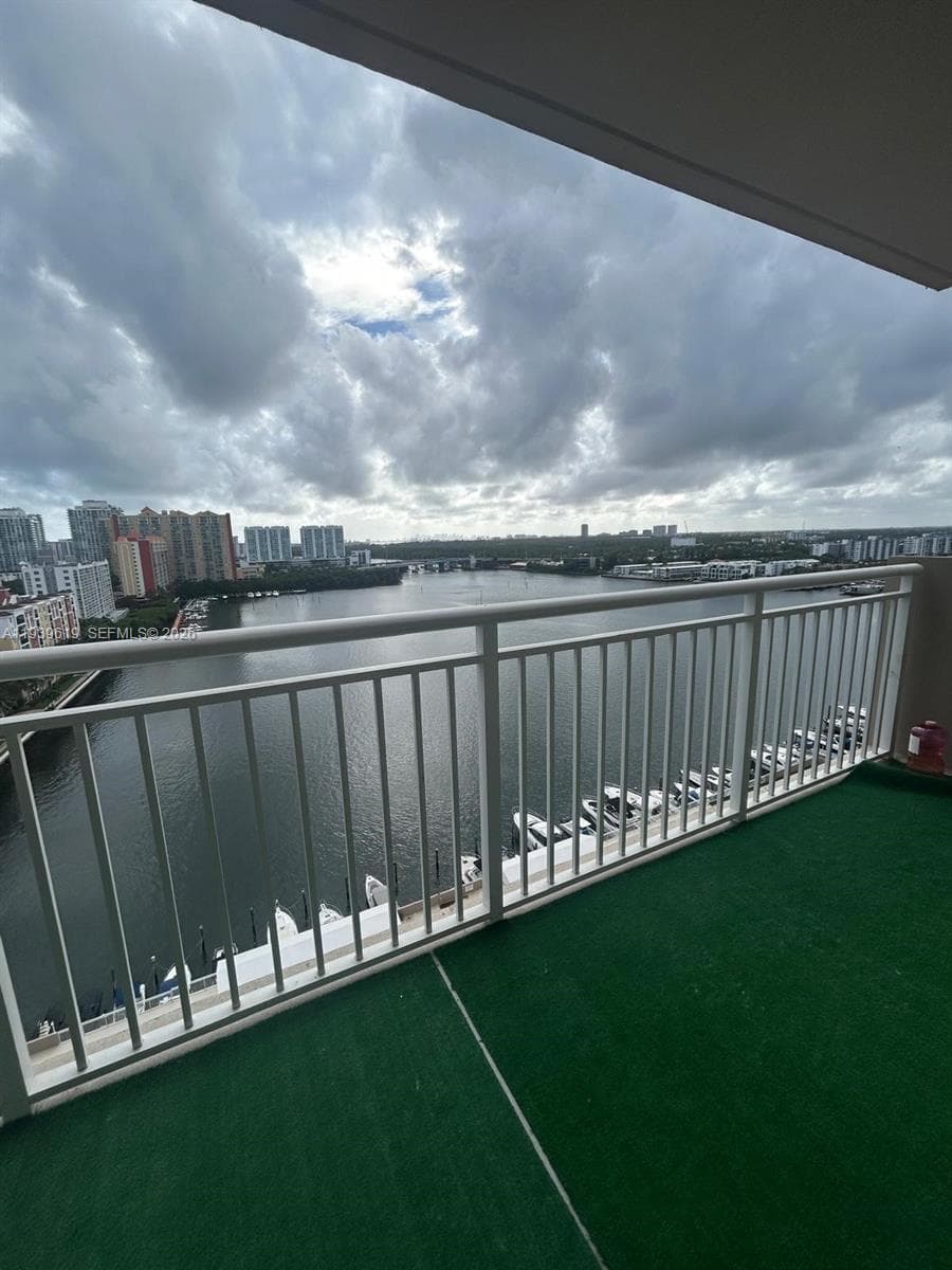 WINSTON TOWERS 100 CONDO · #1702 in Sunny Isles Beach - Photo 3