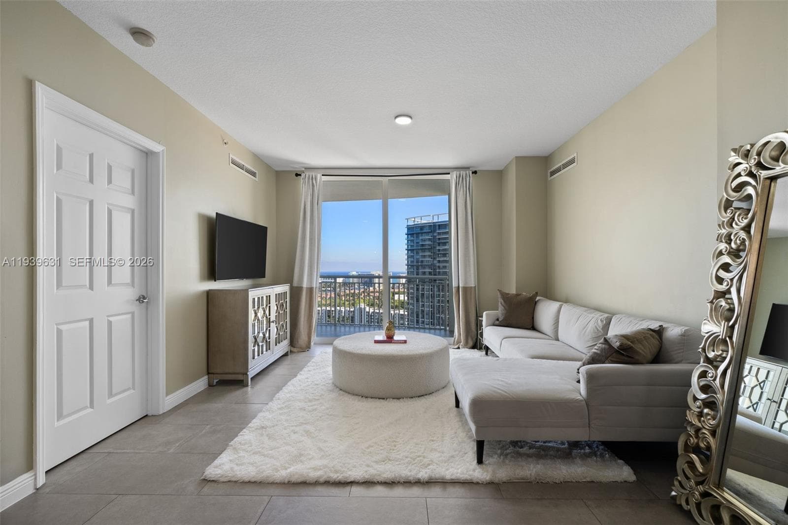 DUO · #2105E in Hallandale Beach - Photo 2