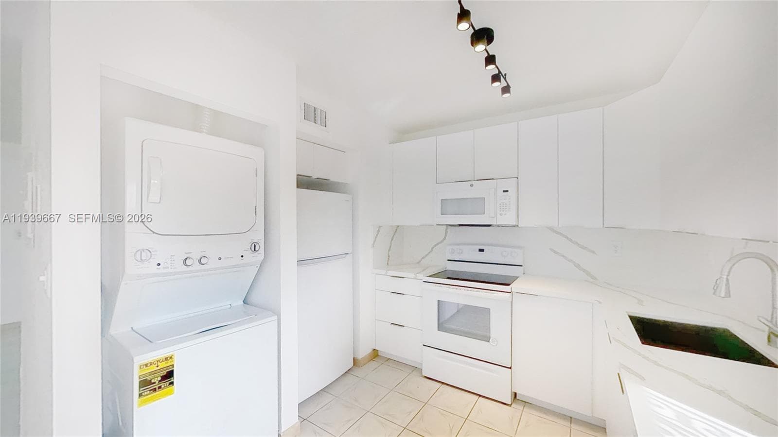 PRESIDENTIAL CORNERS COND · #313E in Miami - Photo 3