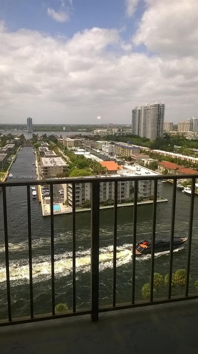 WINSTON TOWERS 700 CONDO · #2007 in Sunny Isles Beach - Photo 3
