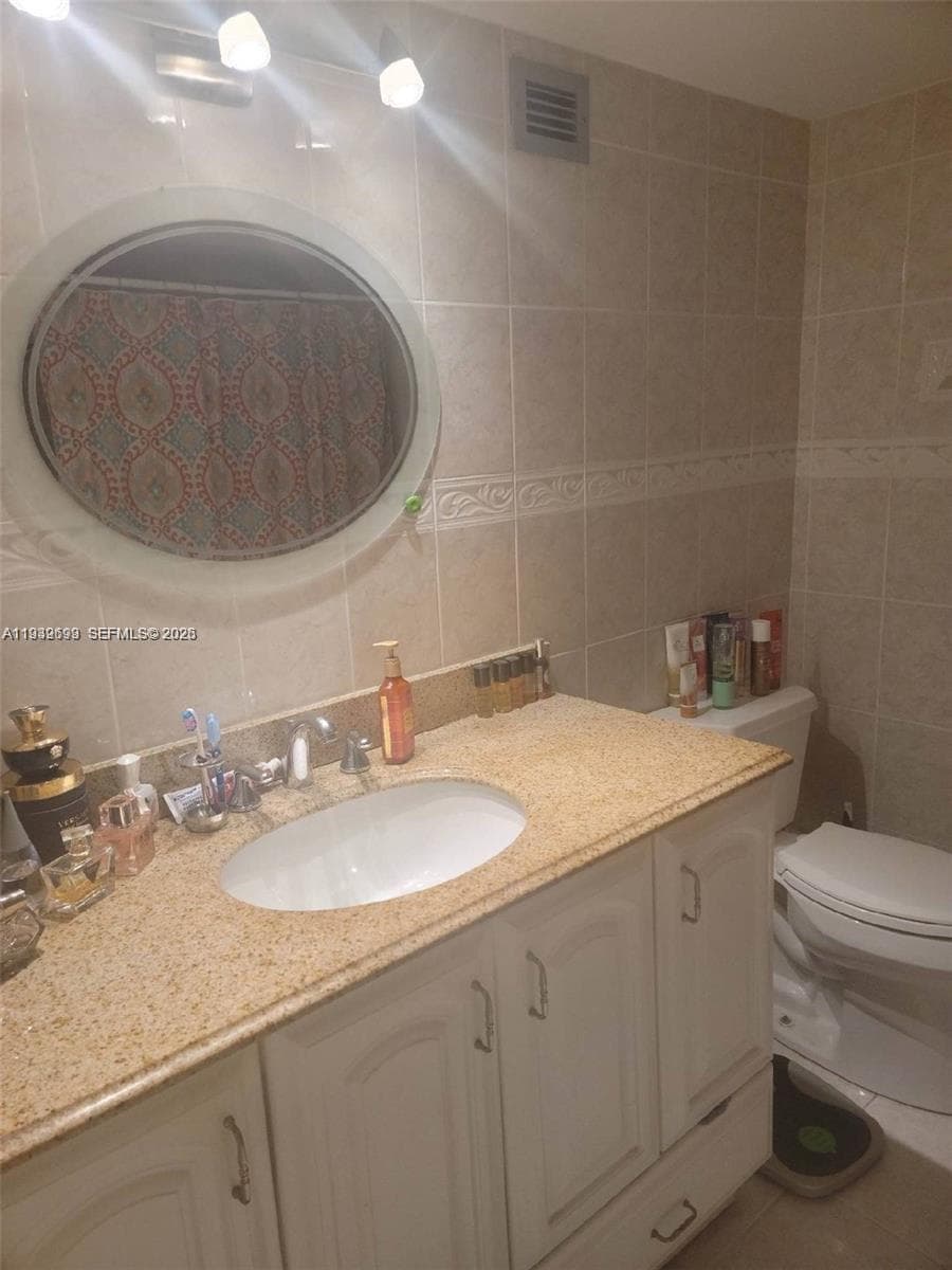 OCEANVIEW PARK CONDO · #1018 in Hallandale Beach - Photo 15