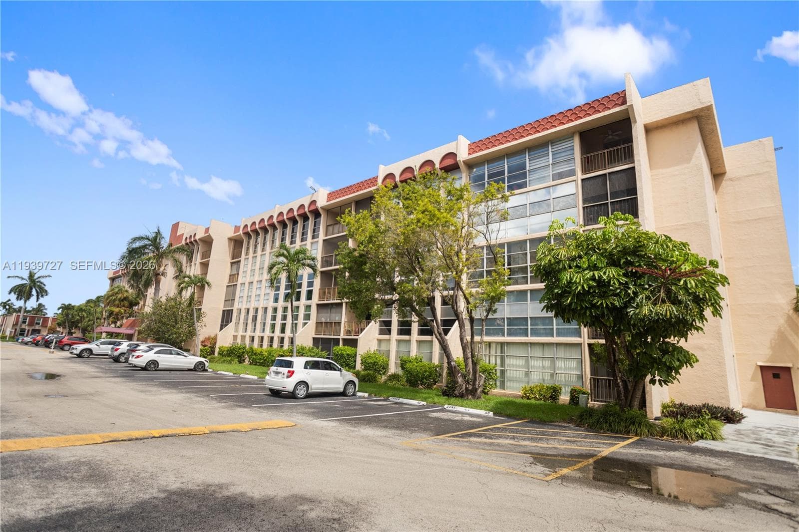 DESOTO PARK NORTH CONDO · #107 in Hallandale Beach - Photo 2