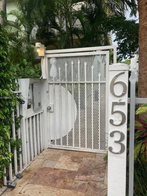 THE PINEAPPLE CONDO · #11 in Miami Beach - Photo 1