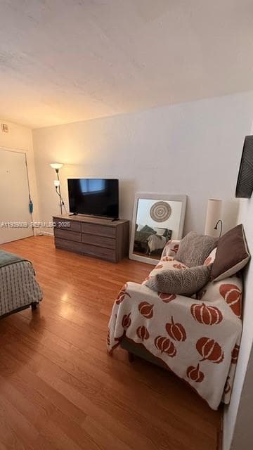 THE PINEAPPLE CONDO · #11 in Miami Beach - Photo 10