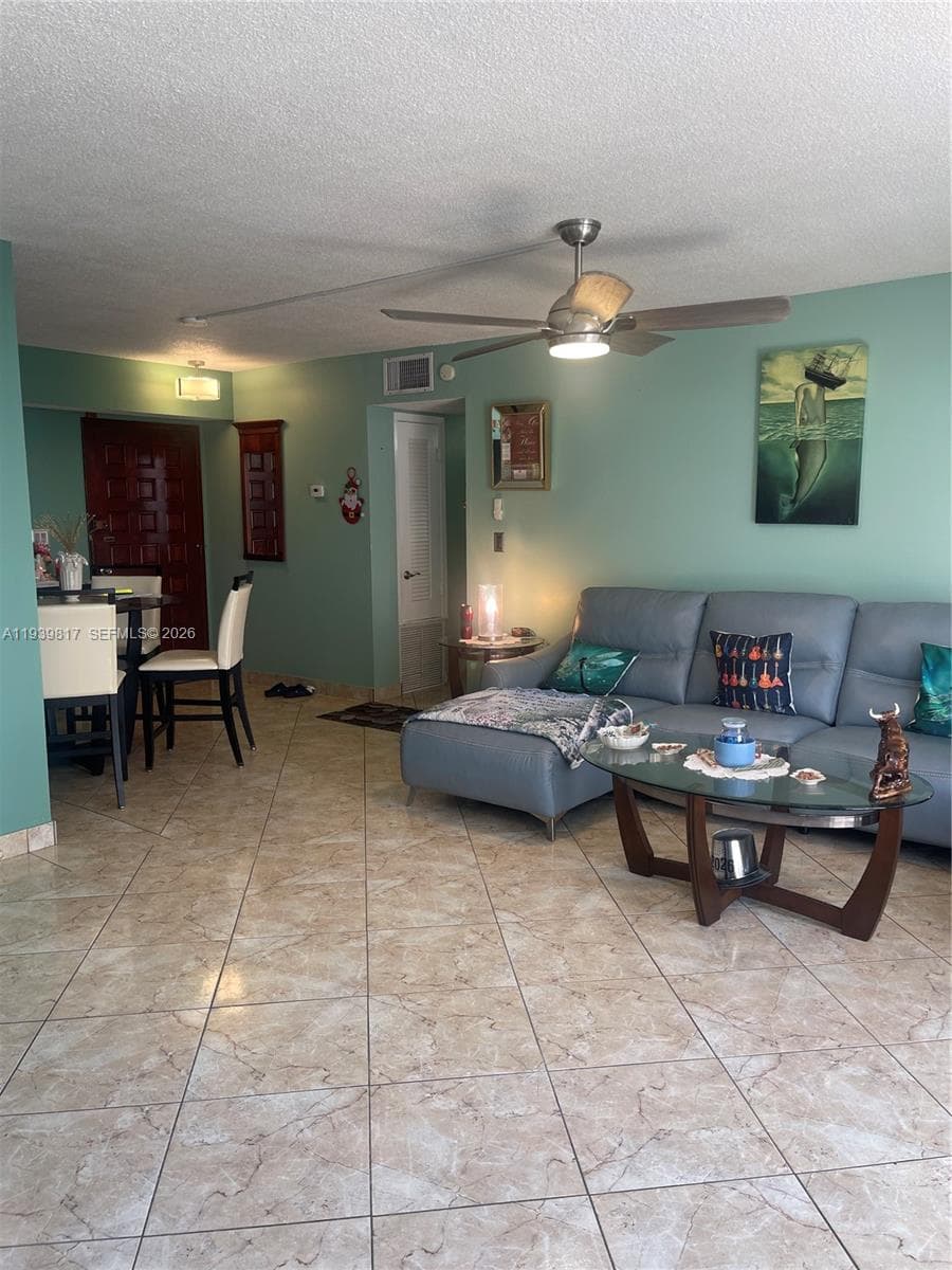 GOLDEN ISLES YACHT CLUB C · #705 in Hallandale Beach - Photo 6