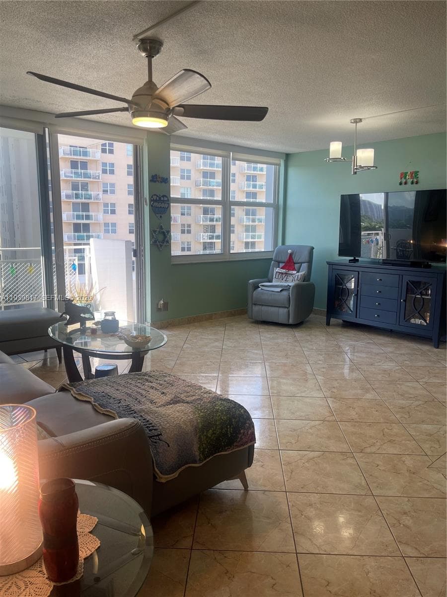 GOLDEN ISLES YACHT CLUB C · #705 in Hallandale Beach - Photo 7