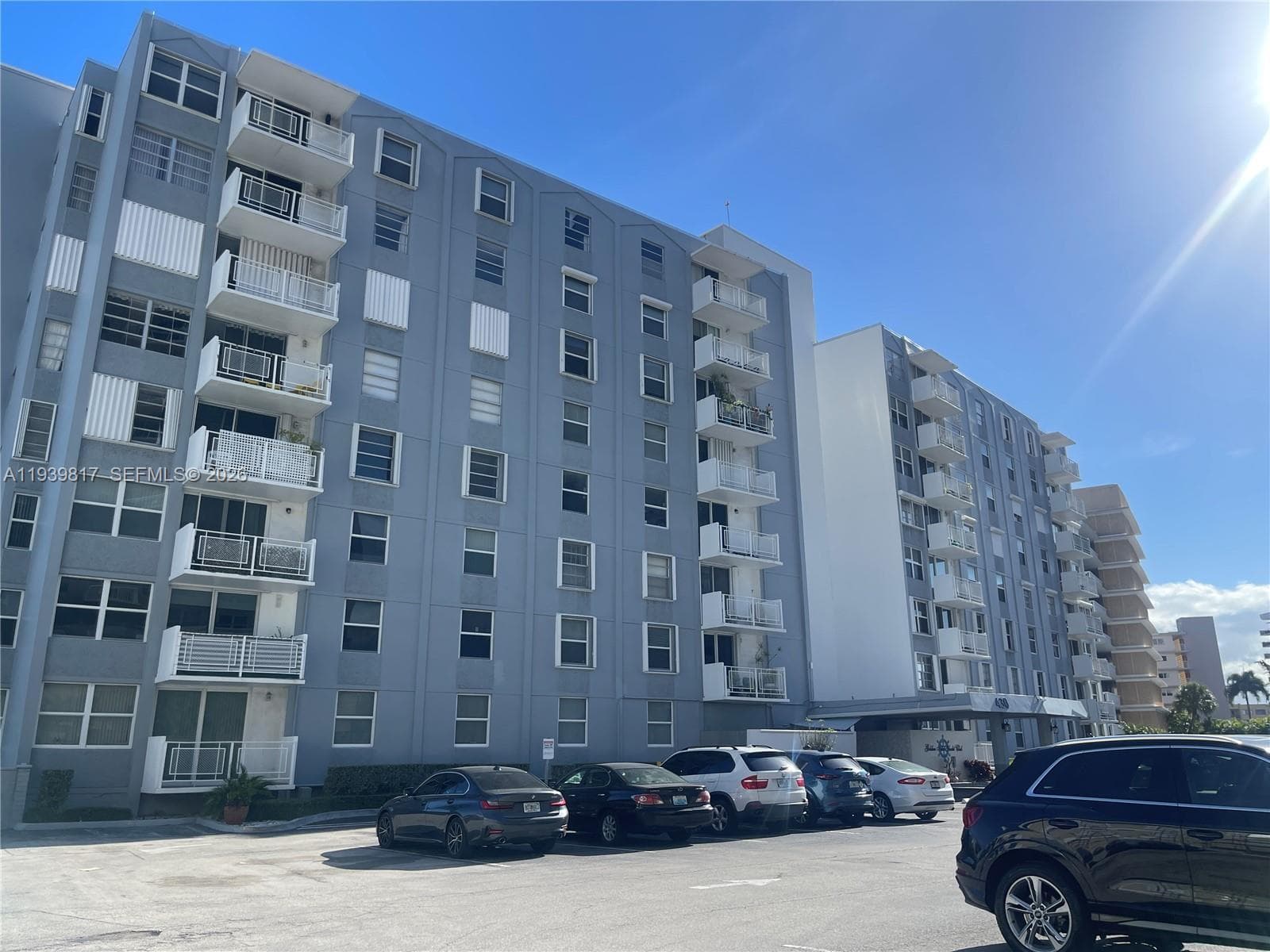 GOLDEN ISLES YACHT CLUB C · #705 in Hallandale Beach - Photo 3