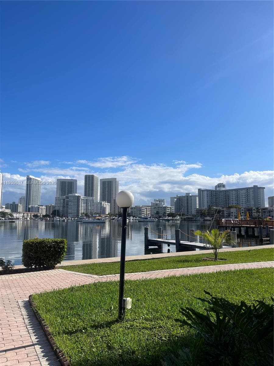 GOLDEN ISLES YACHT CLUB C · #705 in Hallandale Beach - Photo 1