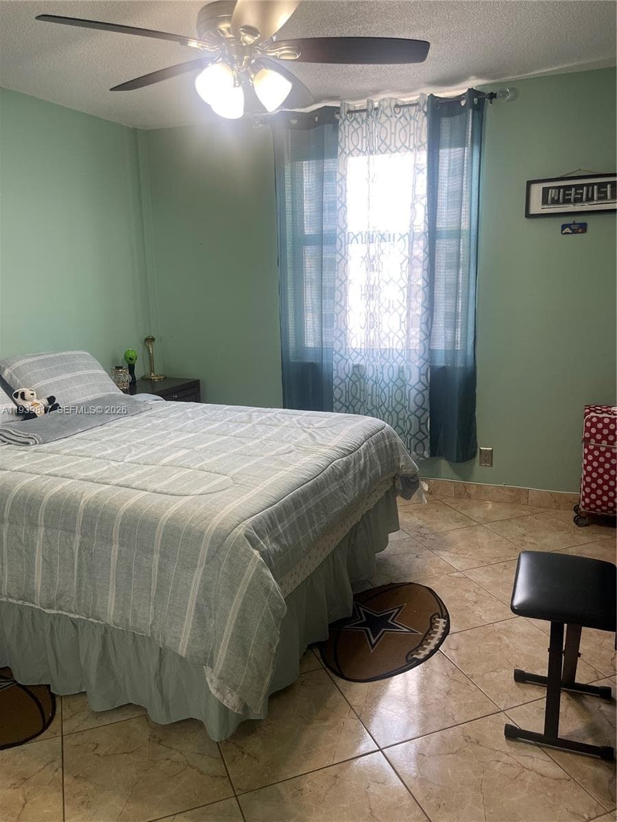 GOLDEN ISLES YACHT CLUB C · #705 in Hallandale Beach - Photo 8