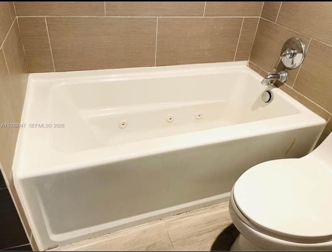 Eastern Shores White Hous · #607 in North Miami Beach - Photo 12