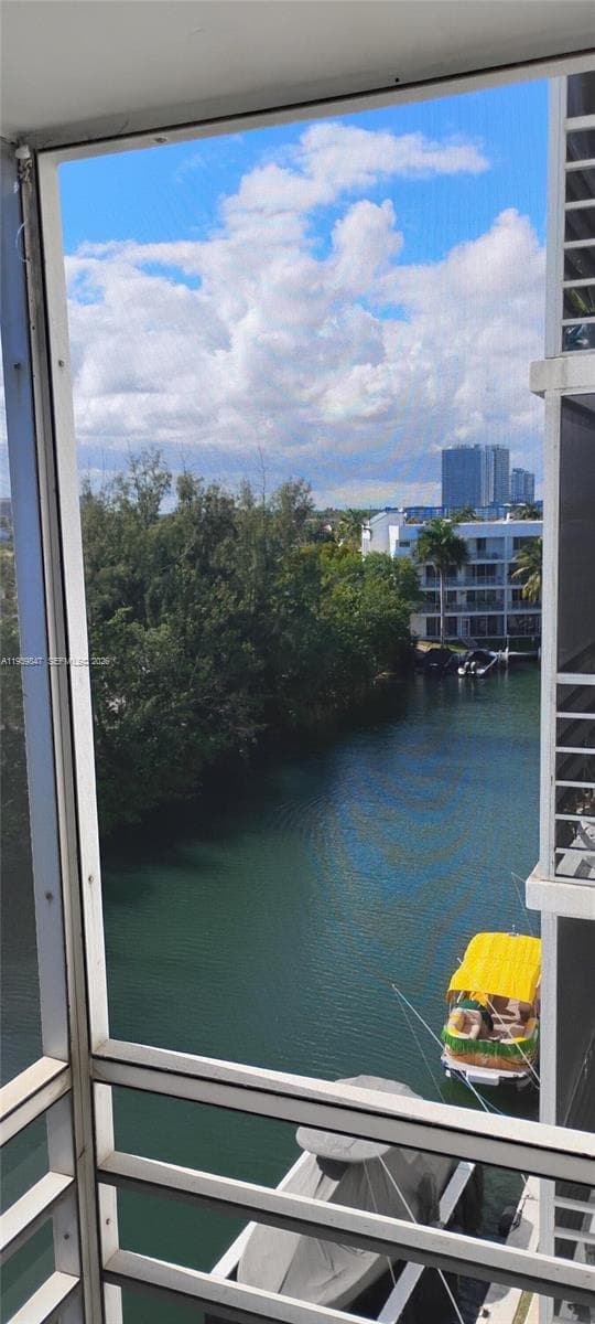 Eastern Shores White Hous · #607 in North Miami Beach - Photo 3