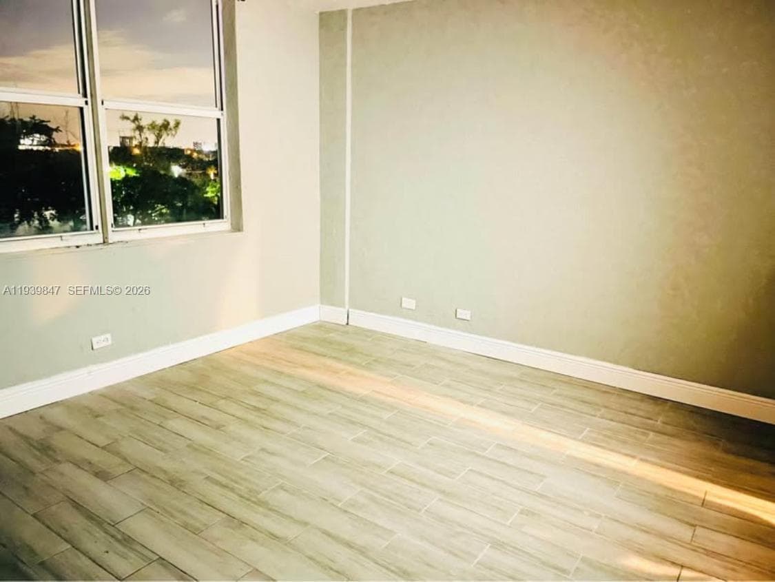 Eastern Shores White Hous · #607 in North Miami Beach - Photo 11