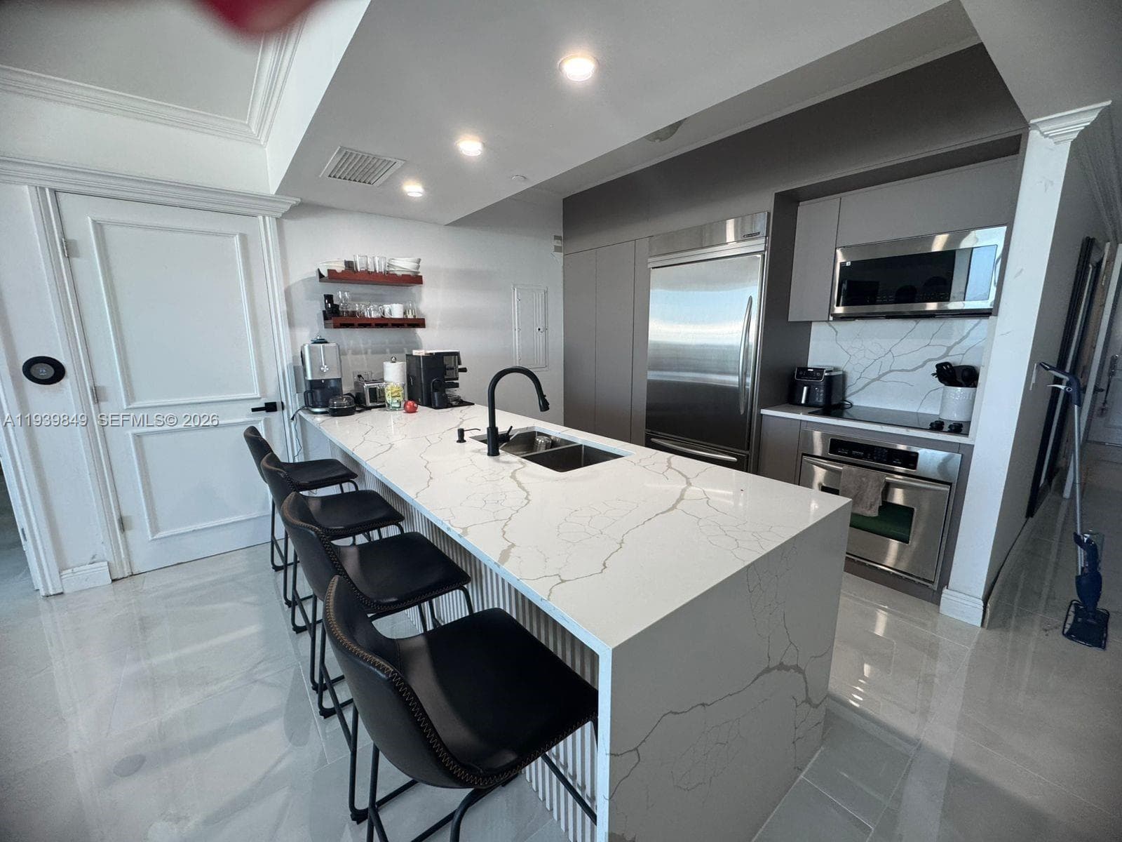 BEACH CLUB TWO CONDO · #4910 in Hallandale Beach - Photo 2