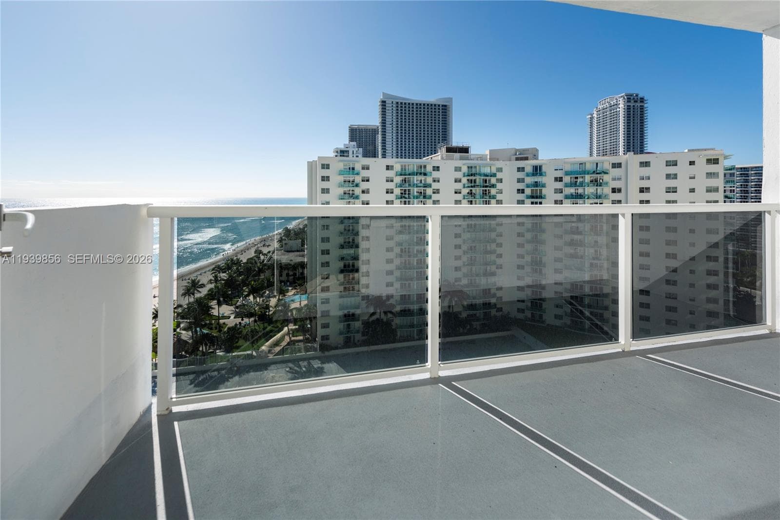 Sea Air Tower Condo · #1406 in Hollywood - Photo 25