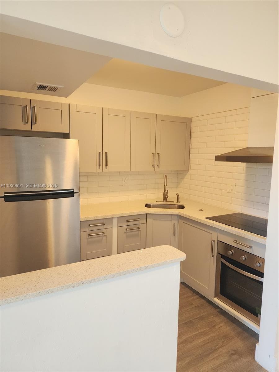 REM FOSTER & SANCHEZ TRAC · #206 in North Miami - Photo 8