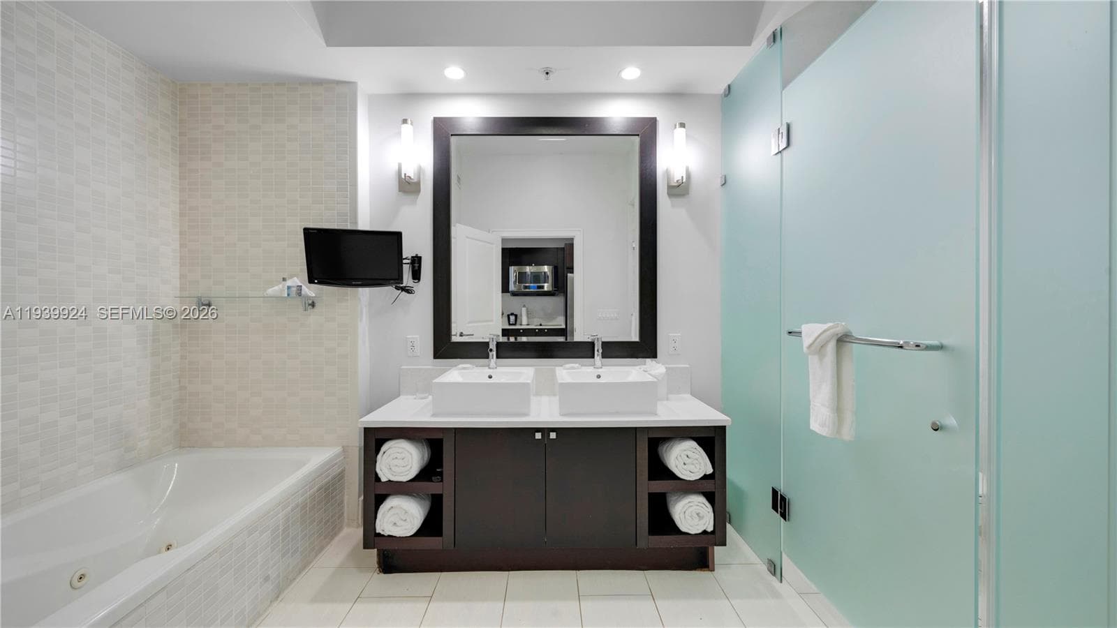 THE BLUE, RESORT HOTEL CO · #1510 in Doral - Photo 7