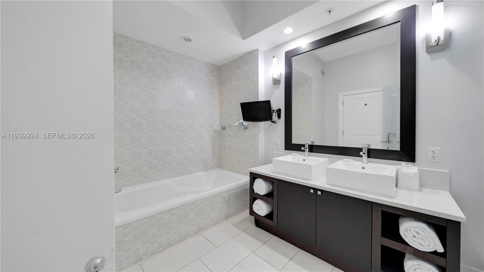 THE BLUE, RESORT HOTEL CO · #1510 in Doral - Photo 10