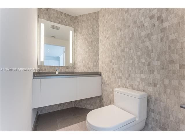 1/2 Bath